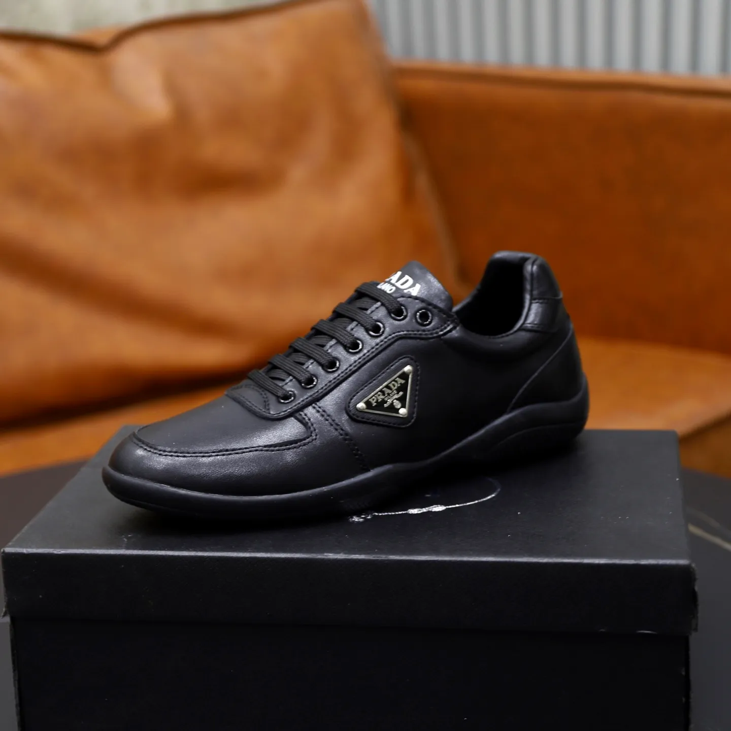 Ex-factory price: 440💰🙅‍♂️🙅‍♂️🙅‍♂️ Brand: PRADA Standard code: 38-44 (45 customized) Grade: Same as the official website Material: Original leather splicing, comfortable and breathable lining, original wear-resistant outsole Style category: Men's fashionable casual shoes, running shoes, noble luxury brand elements, top luxury Color: actual picture color